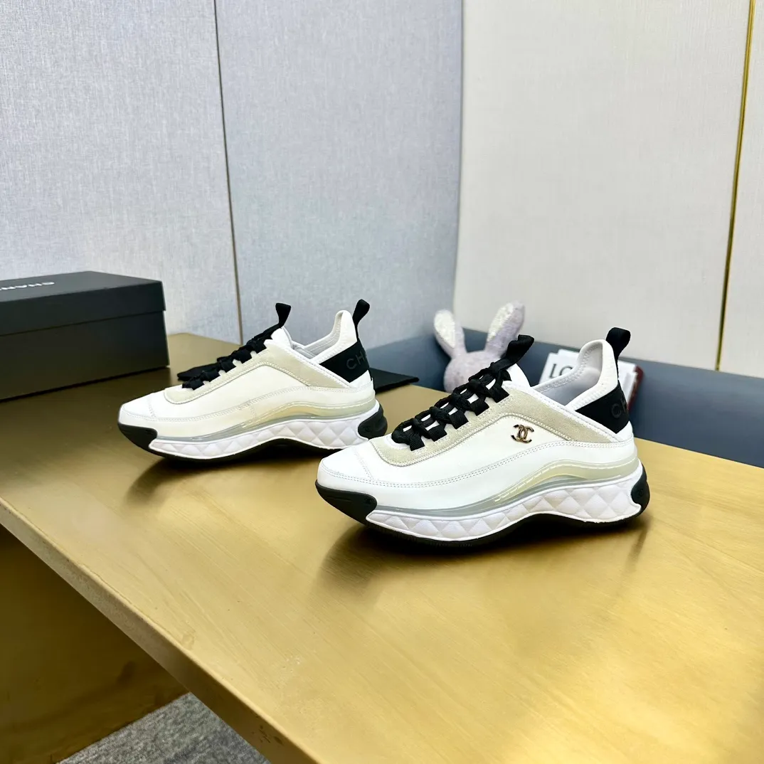 👟👟Ex-factory price 480👟👟 Women's shoes, women's clothing, top version Chanel Chanel - 2023 counter top casual sports shoes. This classic design; the upper is electro-embroidered with a variety of techniques; the outsole is fashionable and sporty; it is unusual to incorporate a variety of color matching elements... The diversified mix and match is very beautiful and versatile, and can be used for leisure, fashion, sports and outdoor... ꫛꫀꪝ Go➫ Material: ❶The upper is made of: original imported mercerized velvet + double-layer breathable mesh ❷The inner lining is made of: the original imported breathable mesh ❸The outsole is based on: original T👟👟factory price U combination outsole counter boutique packaging full set women 35-41 men 38-46 ᅟᅠᅟᅠᅟᅠ